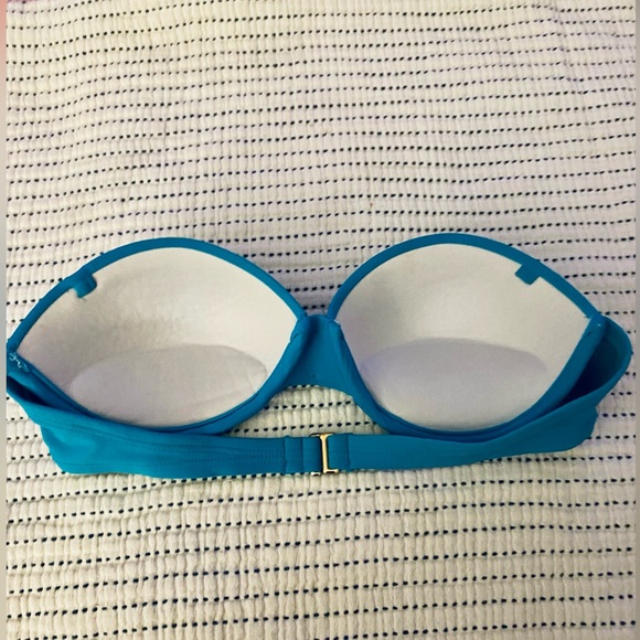 Lot of 3 swimsuit tops sized small - Picture 11 of 13